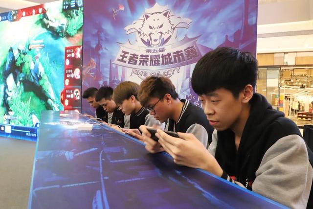 英雄联盟LPL转会期：EDG一直在赚钱