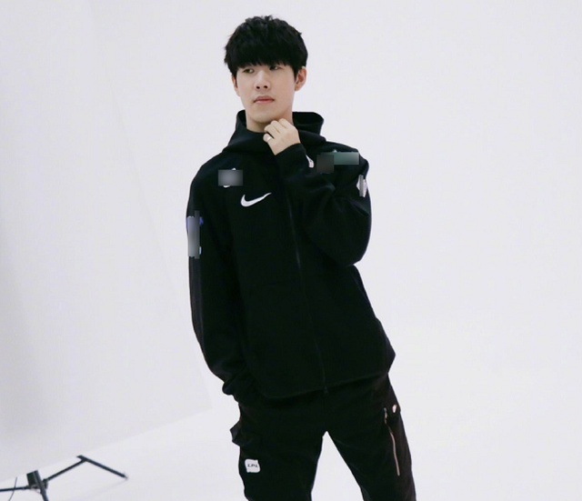 官方LOL推特宣布： LPL 的官方英文直播将被取消，仅保留纯直播和二级直播。